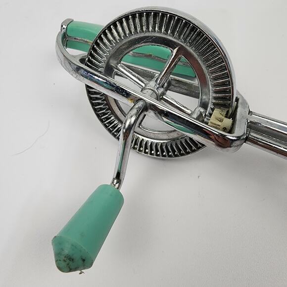 Progressus Turqouise Handled 1950's Manual Hand Egg Beater Whisk - Picture 4 of 6